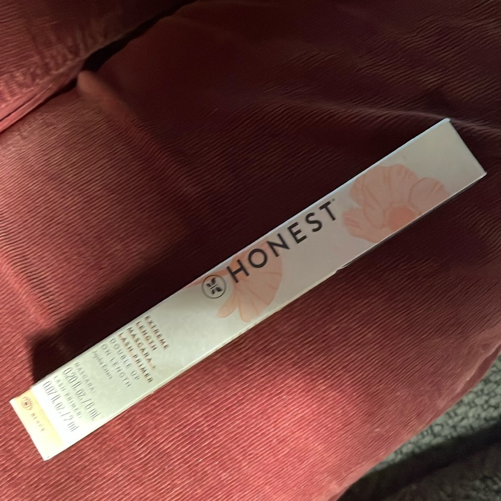 New HONEST Extreme Length Mascara + Lash Primer Black